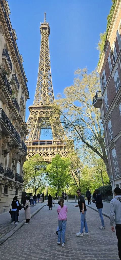 Младши посланици от Езикова гимназия посетиха Париж в образователна инициатива - kk