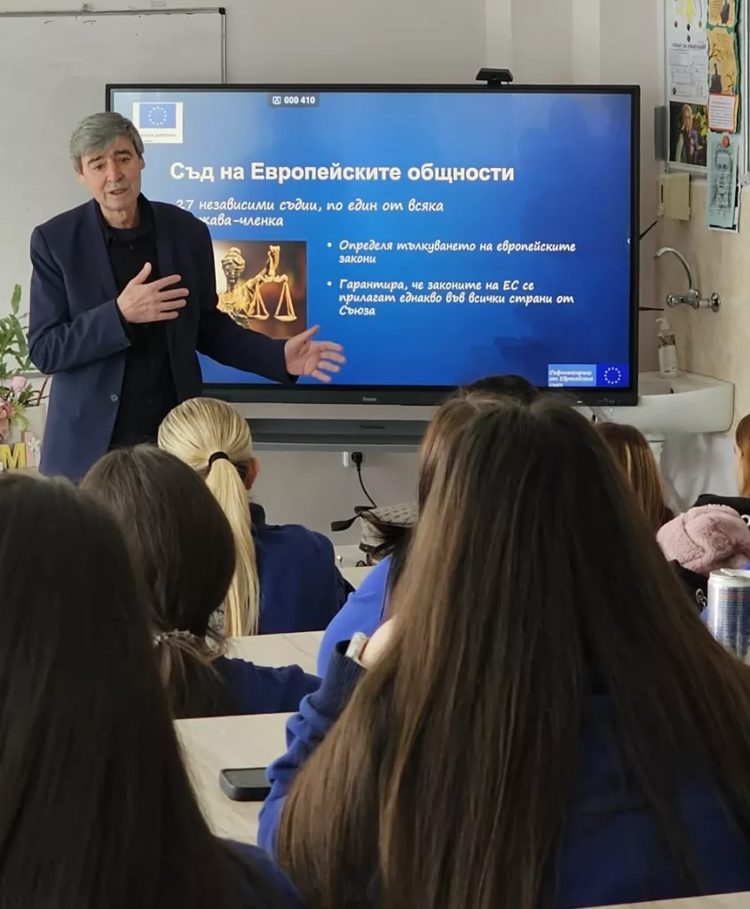 Младшите посланици от ЕГ „Бертолт Брехт“ с образователна среща за институциите на ЕС - kkkkk