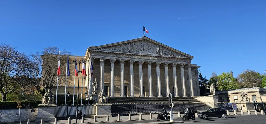 Младши посланици от Езикова гимназия посетиха Париж в образователна инициатива - parizh