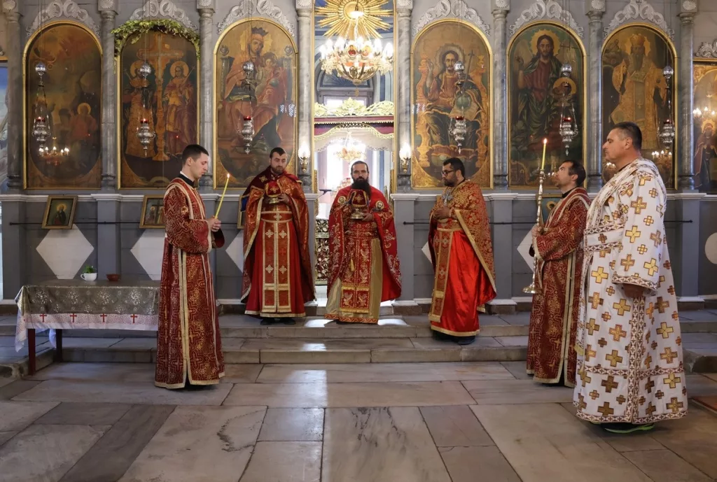 Празникът на Всички български светии събра вярващи и деца в храм „Св. св. Константин и Елена“ - 6