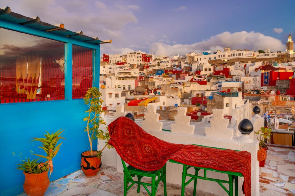 ПЪТЕПИСИ ОТ СВЕТА: МАРОКО – земя на цветове, история и контрасти - cityscape blue tangier