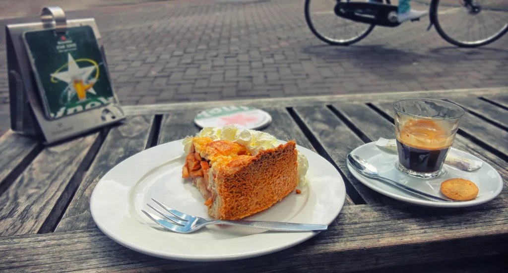 ПЪТЕПИСИ ОТ СВЕТА: АМСТЕРДАМ - градът на каналите и свободния дух - edar cake 590023